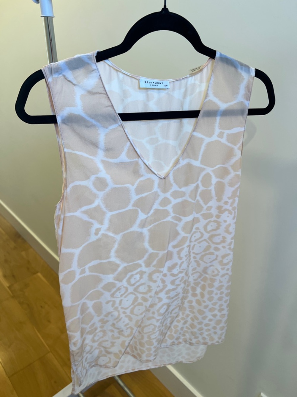 Equipment Blush and Cream Silk V-Neck Shell